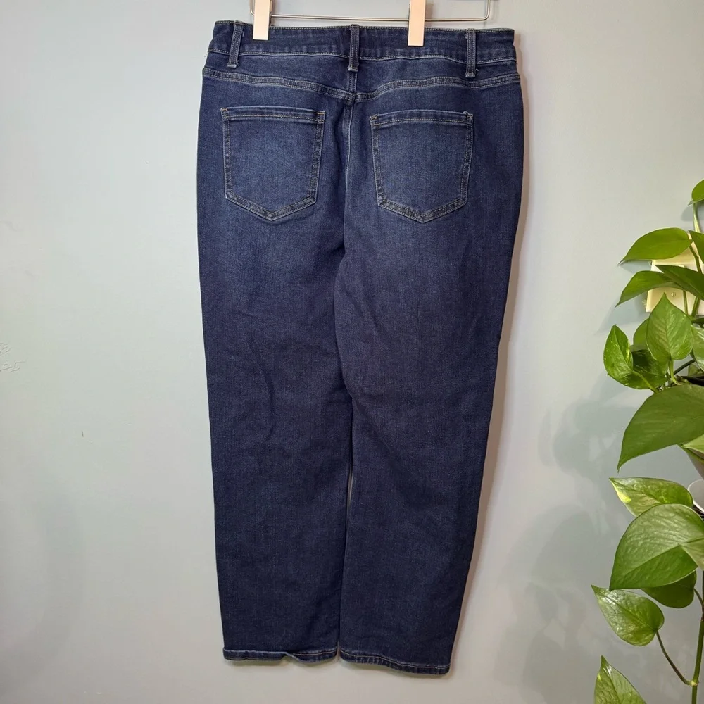 Time and Tru Split Hem Straight Leg Cropped Jeans. Women’s 12